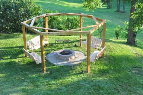 Octagon with swing seating surrounding fire pit. Diy Fire Pit Ideas, Fire Pit Plans, Porch Swing Plans, Fire Pit Essentials, Diy Swing, Diy Porch Swing, Pergola Diy, Fire Pit Swings, Fire Pit Ring