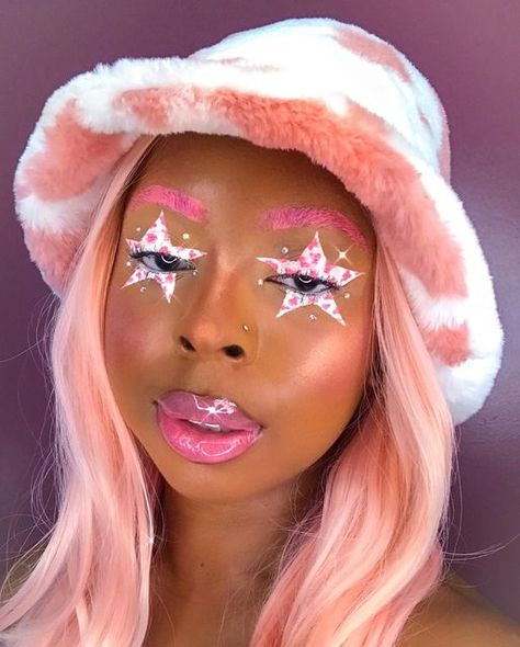 Colored Brows, Super Shock, Crazy Makeup, Creative Makeup Looks, Cow Girl, Girls Makeup, Creative Makeup, Makeup Art, Makeup Inspo