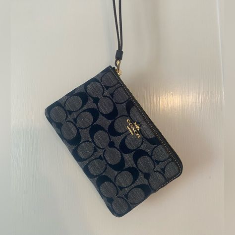 Brand New Women’s Coach Wallet/Wristlet. Comes In Original Packaging! Navy Blue Coach Wallet Blue, Coach Wristlet Aesthetic, Designer Wristlet, Aesthetic Wallet, Car Keychain Ideas, Wallet Ideas, Thrift Wishlist, Coach Wristlet Wallet, Coach Wallets