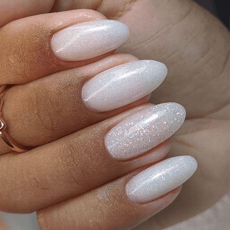 White Sparkle Nails, White Christmas Nails, Glitter Gradient Nails, Bunny Nails, Manicure Gel, Nails Polish, Festival Nails, Sparkly Nails, Xmas Nails