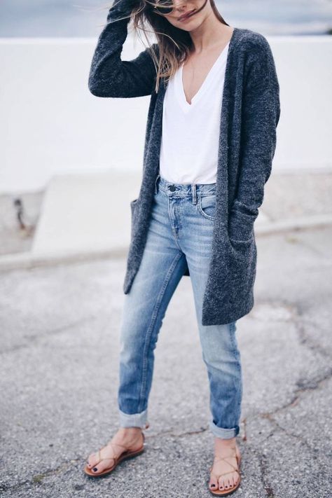 Minimalist Moda, Converse Outfits, Casual Weekend Outfit, Cute Spring Outfits, Mode Casual, Looks Street Style, Weekend Outfit, Komplette Outfits, Jeans Boyfriend