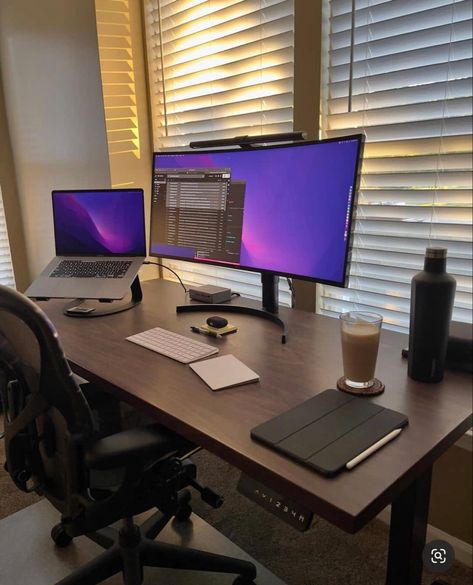 Where To Place Desk In Home Office, Coding Set Up Desk, Coding Desk Setup, Coding Setup Aesthetic, Laptop Monitor Setup, Macbook Desksetup, Macbook Setup Aesthetic, Aesthetic Studio, Setup Notebook