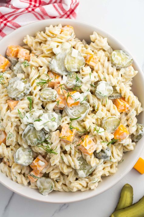 Dill Pickle Pasta Salad Recipe, Pickle Pasta Salad Recipe, Mexican Pasta Salad Recipes, Pickle Pasta Salad, Unique Pasta Salad, Crunchy Pickles, Pickle Pasta, Mexican Pasta Salad, Dill Pickle Pasta Salad