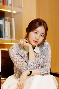 Yoon Eun Hye, Blue And White Jeans, Kim So Eun, My Fair Lady, Korean Aesthetic, Korean Actresses, Korean Model, Korean Celebrities, Hollywood Celebrities