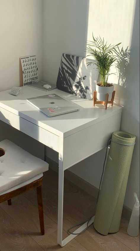 Really Small Desk, Cute Small Desk Decor, Desk In Room Ideas, Glass Desk Aesthetic, Small Ikea Desk, Mini Desk Ideas, Small Desk Area In Bedroom, Small Desk Aesthetic, Tiny Desk Ideas