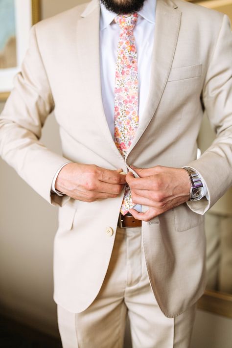 Mens Light Suit Wedding, Mens Suit Spring Wedding, Spring Wedding Mens Attire Grooms, Wedding Suits Groom Spring, Light Colored Suits Wedding, Garden Party Groom Suit, Wedding With Tan Suits, Wedding Party With Tan Suits, Brunch Wedding Groom Attire