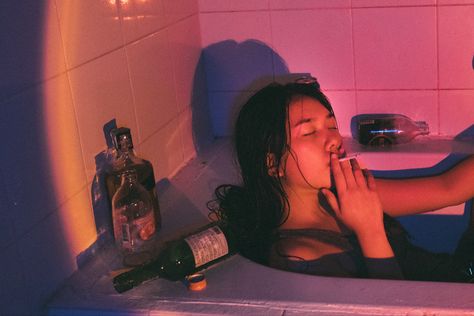 Bath Cinematography, Person Sitting In Bathtub, Pose In Bathtub, Pose Reference Bathtub, Woman In Bathtub Drawing, Bathroom Reference Photo, Grunge Bathroom Photoshoot, Lying In Bathtub Reference, Person In Bathtub Reference Drawing