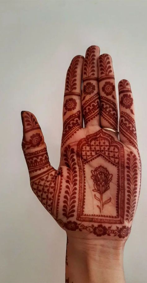 Flower Mendhi Design, Minimal Henna Designs Palm, Modern Mehndi Designs Simple, Detailed Henna Designs, Simple Wedding Henna Designs, Mehendi Flower Designs, Henna Wedding Designs, Small Henna Tattoo Designs, Mehndi Designs Flowers