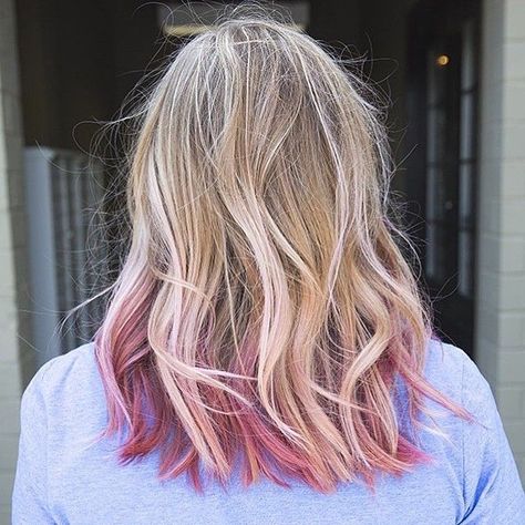 Blonde And Pink Hair, Sombre Blonde, Blonde And Pink, Dyed Hair Ombre, Short Dyed Hair, Underlights Hair, Dyed Tips, Hair Dye Tips, Dressing Tips