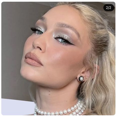 Prom Makeup Silver Eyeshadow, Silver Dress Hairstyle, Metallic Makeup Aesthetic, New Years Silver Makeup, White Sparkly Eye Makeup, Silver Prom Dress Aesthetic, Silver Light Makeup, Silver Holiday Makeup, Silver Cat Eye Makeup