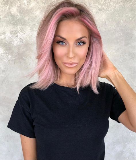 Rose Gold Hair With Blonde Money Piece, Pink Hair With Blonde Money Piece, Pink Root Smudge, Rose Gold Money Piece, Pink Hair With Money Piece, Pink Money Piece Hair Blonde, Rose Gold Money Piece Hair, Reverse Money Piece, Pastel Pink And Blonde Hair