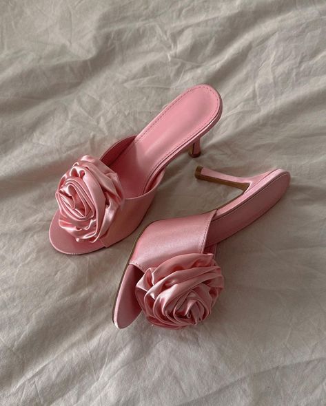 High Characters, Flower Heels, Heels Aesthetic, Footwear Design, Shoes Heels Classy, Floral Sandals, 3d Rose, Heels Classy, Fancy Shoes