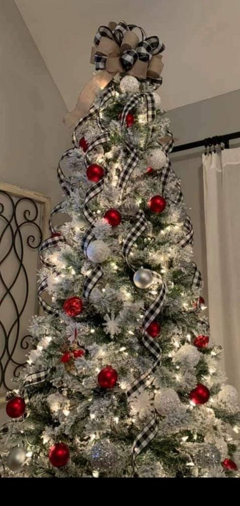 Black Christmas Tree Ideas, Romantic Food, Black Christmas Tree, Flocked Christmas Tree, Slim Christmas Tree, Flocked Christmas Trees Decorated, Buffalo Plaid Christmas Tree, Christmas Tree Decorating Themes, Plaid Christmas Decor