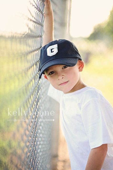 Baseball Photography, Kind Photo, Children Photography Poses, Baseball Pictures, Baby Boy Photography, Baseball Photos, Cool Baby, Childrens Photography, Sports Pictures