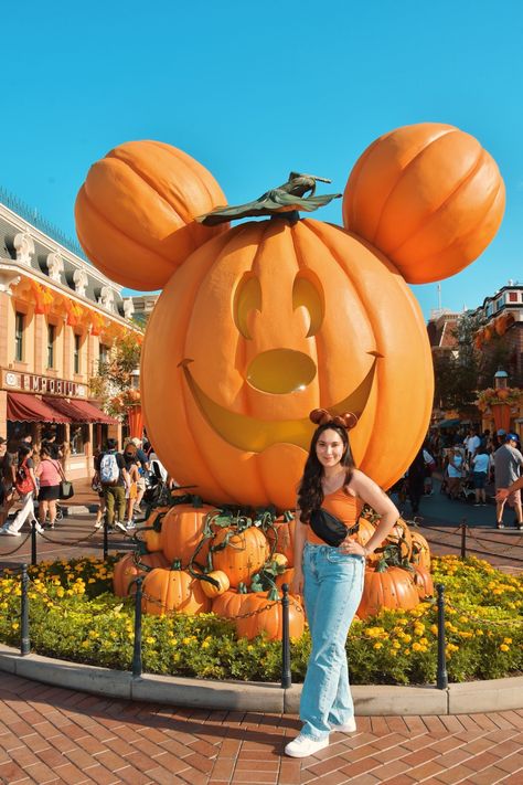 Disney Autumn Outfit, Halloween Disney Fits, Disney In October Outfits, Disney October Outfits, Disneyland In September, October Disney Outfits, Disney In October, Disneyland Halloween Outfit, Halloween Disney Outfits