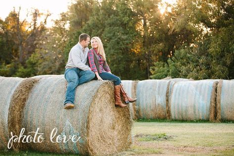 Cute Couple Pose | Couple Sitting on Hay Bale | Rustic Couples Photography Cute Couple Pose | Couple Sitting on Hay Bale | Rustic Couples Photography Source by heidibug3...  #couple #couples #photography #rustic #sitting Check more at https://couple.awomen.site/index.php/2019/07/19/cute-couple-pose-couple-sitting-on-hay-bale-rustic-couples-photography/ Hay Bale Photoshoot, October Photos, Photography Poses Couples, Engagement Props, Wedding Photography Guide, Farmer Life, Country Couple Pictures, Pose Couple, Rustic Photography