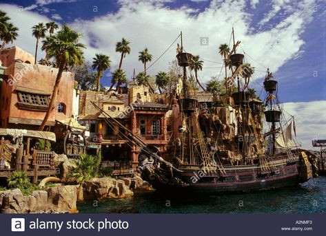 Pirate Village, Aztec Architecture, Pirate Island, Island Hotel, Pirate Adventure, Nevada Usa, Las Vegas Hotels, Pirate Theme, Treasure Island