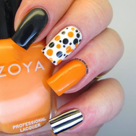 Halloween Acrylic Nails, Fall Gel Nails, Striped Nails, Black Nail, Halloween Nail Designs, Halloween Nail Art, Orange Nails, Black And Orange, Fancy Nails