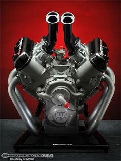 the Motus V4 engine. Yes, execute very well. A 'muscle car' engine look on a bike, well done. V4 Engine, Cb 450, Crate Motors, Bike Engine, Crate Engines, Motor Cycle, Motor Engine, Performance Engines, Race Engines