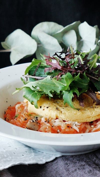 Omurice Tomato Risotto Easy Omurice Recipe, Omurice Recipe Japanese, Tomato Risotto Recipes, Omurice Recipe, Foreign Recipes, Tastemade Videos, Recipe Japanese, Japanese Egg, Tomato Risotto