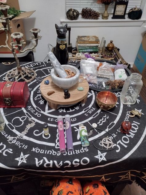 Bastet Goddess Altar, Bastet Altar, Bast Goddess, Witch Tips, Altar Decor, Witch Craft, Witchy Things, Altar Decorations, Witch