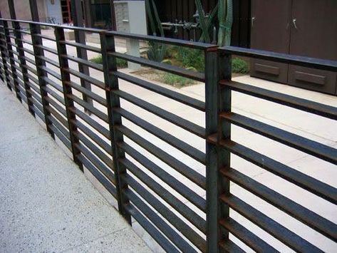 Remarkable Metal Ideas For Modern Fence Fence Modern, Front Driveway, Driveway Fence, Fence Railing, Metal Fencing, Fence Planters, Black Fence, Modern Fence Design, Rustic Fence