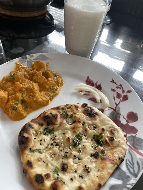 Paneer tikka masala n butter garlic naan Naan And Chicken, Paneer Tikka Masala, Foodie Pics, Bengali Food, Garlic Naan, Paneer Tikka, Recipes Snacks, Money Images, Quick Recipes Snacks