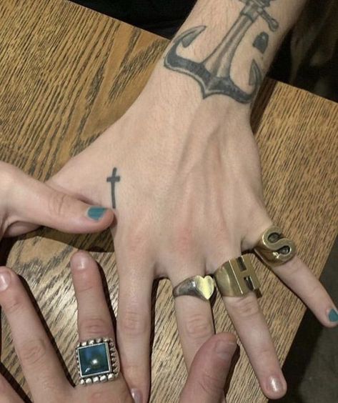 Harry Styles Hands, Harry Styles Aesthetic, One Direction Harry, Harry Styles Pictures, Louis And Harry, I Love One Direction, Hand Ring, Treat People With Kindness, Harry Edward Styles