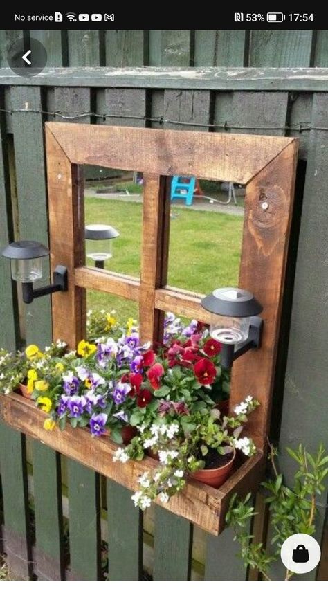 Diy Garden Fence, Mirror Window, Garden Mirrors, Cottage Garden Design, Recycled Garden, Garden Decor Projects, Deck Decorating Ideas, Home Garden Design, Backyard Diy Projects