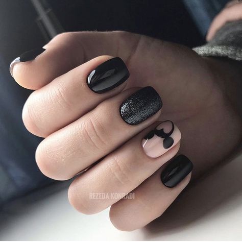 Goth Disney Nails, Subtle Mickey Nails, Disney Nails Black, Black Disney Nails, Subtle Disney Nails, Nail Asthetic, Nail Colors For Pale Skin, Disneyland Nails, Mouse Nails