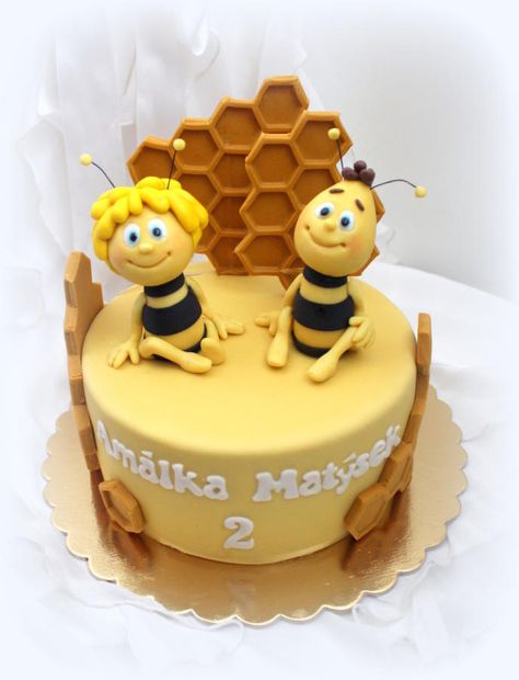 Maya The Bee Birthday Party, Blackberry Cake Recipe, Cake Decorating For Kids, Bee Birthday Cake, Maya The Bee, Blackberry Cake, Easy Cupcake Recipes, Unique Birthday Cakes, Bee Cakes