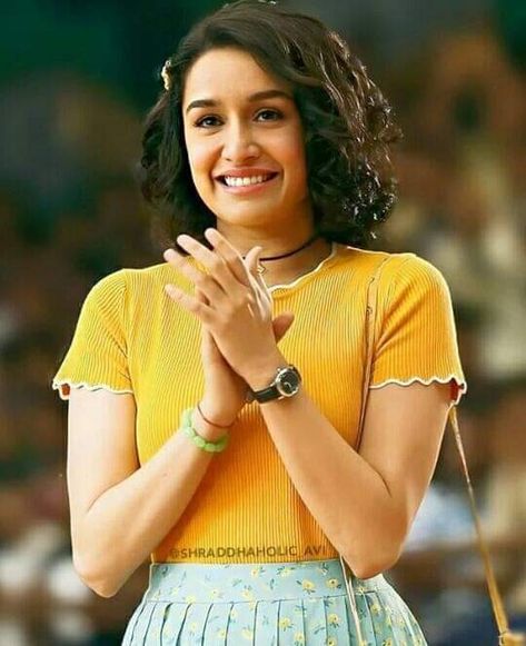 Happy Happy Birthday, Shraddha Kapoor Cute, Bollywood Pictures, Bollywood Outfits, Movies Outfit, Shraddha Kapoor, Bollywood Actors, Priyanka Chopra, Bollywood Stars