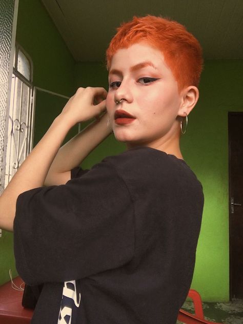 Timeless Cherry Red Hair Color Inspirations Super Short Hair Color Ideas, Ginger Pixie Haircut, Orange Pixie Cut, Layered Short Pixie, Dyed Pixie Cut, Cherry Red Hair Color, Pixie Cut Shaved Sides, Red Hair Colors, Cheveux Oranges