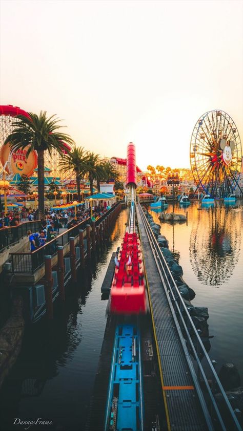 Photo: @dannysframe on Instagram #Disneyland #californiaadventure #california #park #incredicoaster #pixar #Pier #ferriswheel #ride #Rollercoaster #attraction #water #reflection #mickey #disney #photo #wallpaper #instagram #aesthetic #photography #sunset #palm #trees California Adventure Photo Ideas, Pier Wallpaper, Trip Manifestation, Disneyland Wallpaper, Adventures Wallpaper, Disney Core, Park Pics, Pixar Pier, Sunset Palm Trees