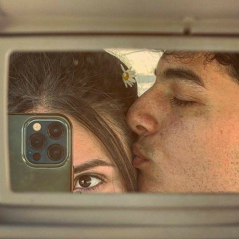 Couples Hidden Face Pics, Boyfriend Instagram, Drømme Liv, Pani Puri, Couple Selfies, Couple Picture Poses, Stylish Photo Pose, Cute Couple Poses, Instagram Photo Ideas Posts