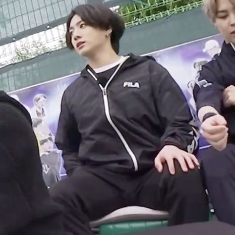 Jungkook Manspreading, Jungkook Thighs, Jeon Jungkook Photoshoot, Instagram Funny Videos, Seokjin Bts, Bts Lyric, Jungkook Aesthetic, Jungkook Abs, Instagram Funny