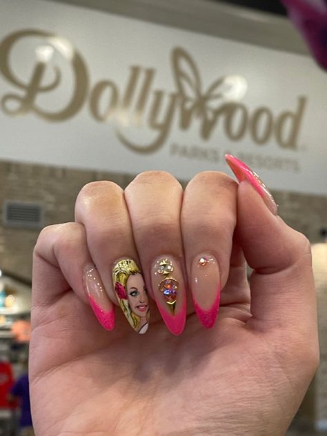 Acrylic nails Dolly Parton Nails Art, Dolly Parton Inspired Nails, Dolly Parton Nails Ideas, Dolly Parton Nails, Dolly Parton Painting, Bach Idea, Dolly Nails, Nails Music, Messy Style