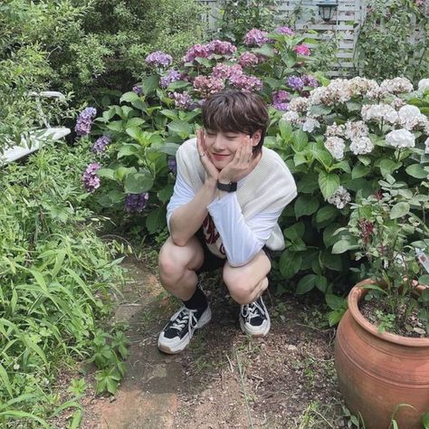 In Boyfriend Material, Jeongin Icons, Skz Jeongin, Mint Aesthetic, Color Vibe, Yang Jeongin, Green Theme, Nature Kids, Spring Aesthetic