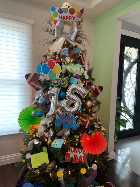 Christmas Tree Birthday Party, Birthday Tree Decorations, Birthday Tree Ideas, Birthday Christmas Tree, Decorate Tree, Themed Trees, Birthday Tree, Seasonal Tree, Decoration Details