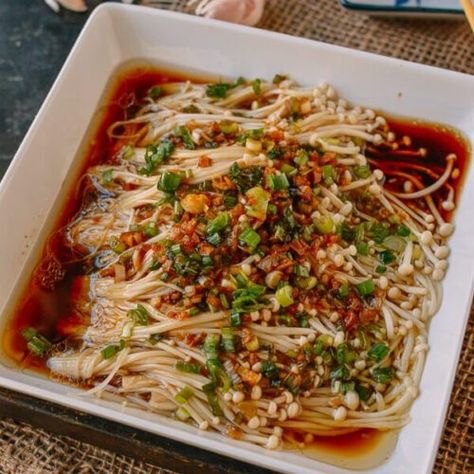 Enoki Mushroom Recipe, Scallion Sauce, Enoki Mushrooms, Mongolian Beef, Chinese Recipes, Food Blogs, Idee Pasto Sano, Asian Cooking, Asian Dishes