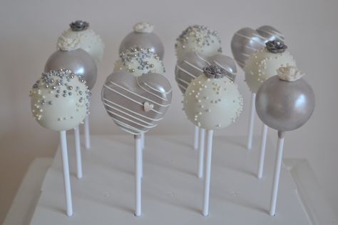 Silver Wedding Cake Pops Silver Party Food Ideas, White And Silver Cake Pops, Blue And Silver Cake Pops, Black And Silver Cake Pops, Silver And White Birthday Cake, Silver Desserts, Silver Cake Pops, Disco Cake Pops, White And Silver Party