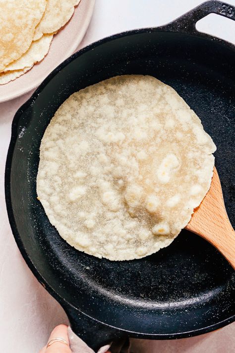 Cassava Flour Tortillas Recipe, Cassava Tortilla Recipe, Vegan Tortillas, Tortillas Recipes, Cassava Flour Tortillas, Cassava Flour Recipes, Flour Tortilla, Minimalist Baker, Cassava Flour