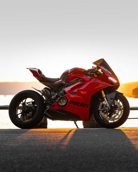 Ducati V4s, V4 Engine, Ducati Motorbike, Moto Wallpapers, Panigale V4, Big Bike, Red Bike, Toyota Supra Mk4, Pretty Bike