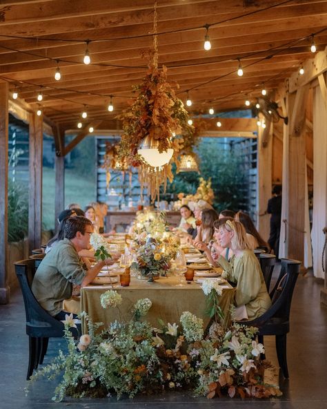 Last night we got to live out our hostess dreams with @junipergreenkitchen and @events.by.briana ! The Late Summer Soirée was a chance for us to get to share an evening with some of our closest vendor friends and celebrate all of our successes together. I was so honored to help plan and flower this amazing evening and I’m so grateful for all of the amazing vendors who helped to bring the event to life. Cheers🍾🥂 Hosts: @events.by.briana @junipergreenkitchen @the_florista_ Photo: @brocoffphot... Tiktok Content, Party Inspo, Summer Soiree, So Grateful, Late Summer, Last Night, Dinner Party, The Amazing, Nashville