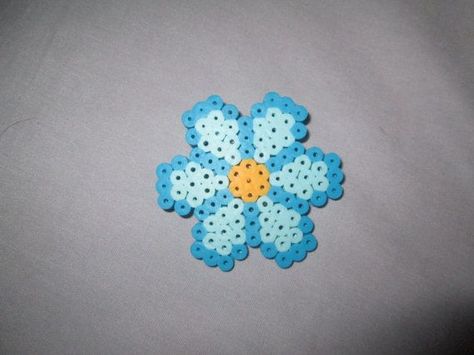 Small Perler Bead Patterns Flowers Bead Hair Clip, Melt Beads Patterns, Hamma Beads Ideas, Bead Hair, Melty Bead Patterns, Easy Perler Beads Ideas, Fuse Bead Patterns, Hama Beads Design, Diy Perler Bead Crafts