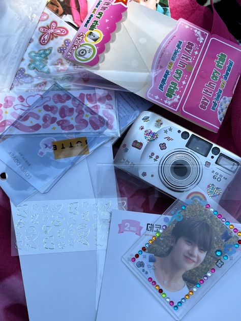 Summer Activities Picknick Analog Camera Photocard Holder Design kpop Decoration ZB1 Zerobaseone Matthew Kpop Activities, Bestie Activities, Photocard Decoration, Zerobaseone Matthew, Summer To Do List, Analog Camera, Photocard Holder, Holder Design, Summer Activities