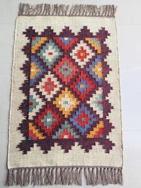 Wool Jute Rug, Crochet Rag Rug, Navajo Weaving, Weaving Loom Diy, Weaving Loom Projects, Jute Wool Rug, Kilim Pattern, Hemp Rugs, Kitchen Rugs