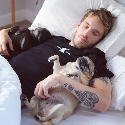 Marzia And Felix, Felix Pewdiepie, Felix Kjellberg, Marzia Bisognin, Jack And Mark, Celebrity Culture, Pewdiepie, Markiplier, Bad Timing