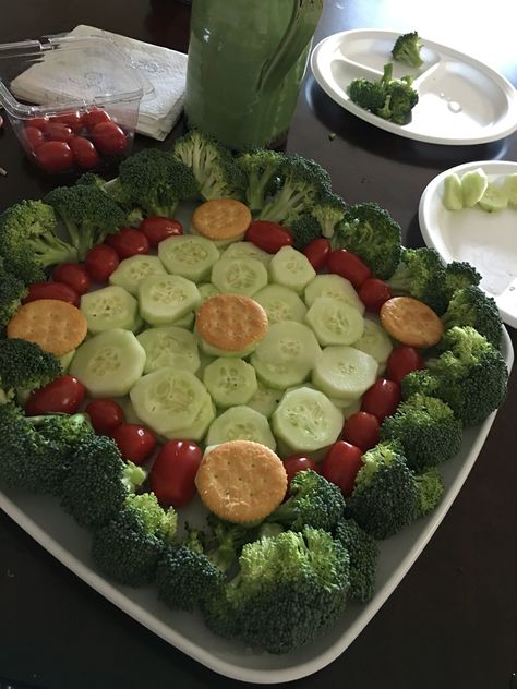 Baseball vegetable tray Softball Veggie Tray, Baseball Veggie Tray Ideas, Baseball Veggie Tray, Baseball Recipes, Tray Party Ideas, Veggie Tray Party, Baseball Theme Food, Cheese Gal, Baseball Theme Birthday Party