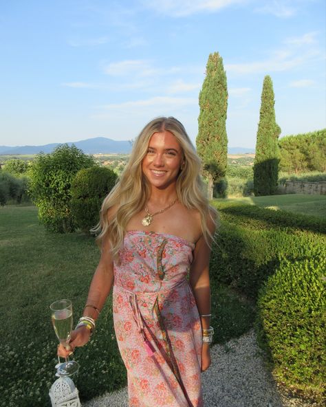 life is looking a whole lot like my Pinterest board 🤩 just as breathtaking in person, tuscany is something special for sure | https://liketk.it/4MIl9 Tuscany Outfits, Outfit Inspo Summer, Inspo Pics, My Pinterest, July 31, Instagram Life, Pinterest Board, Instagram Pictures, Something Special